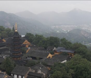 灵岩山
