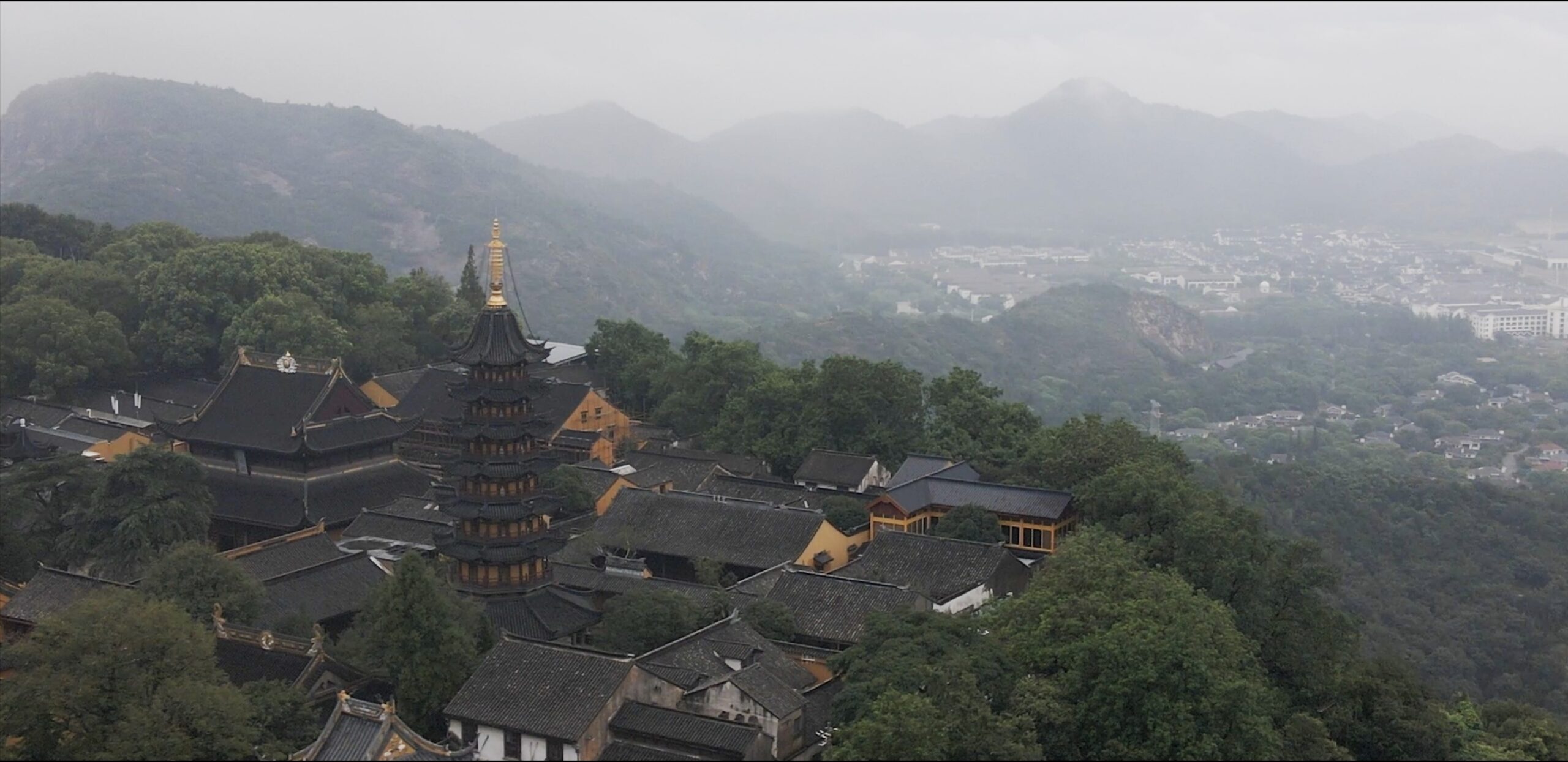 灵岩山
